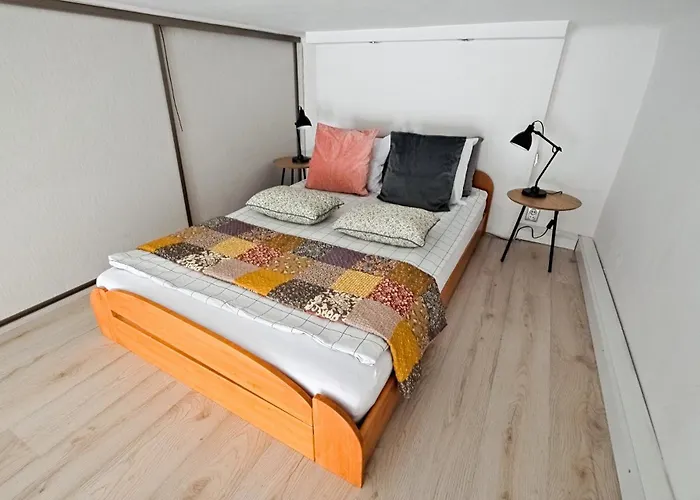 Urbannestgroup - Old Town -S9