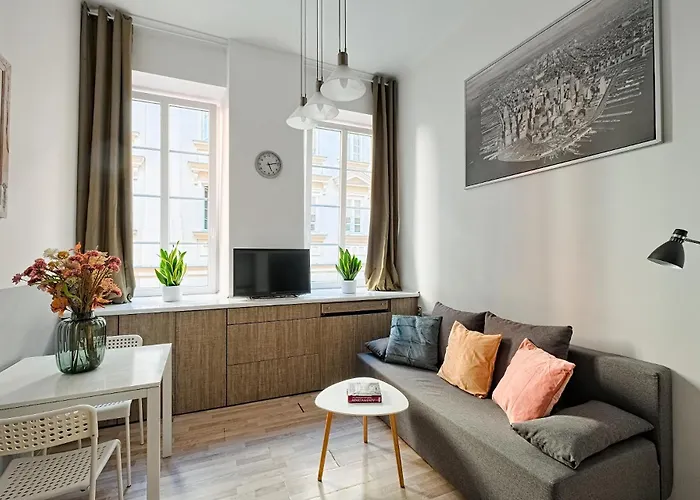 Urbannestgroup - Old Town -S9